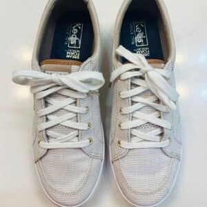Keds Lace Up Sneakers with Dream Foam Memory   Like New Condition